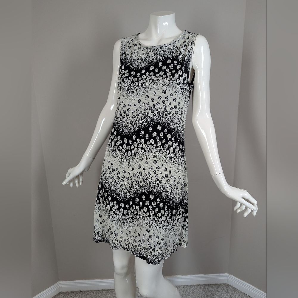 Vintage Point Zero Black & White Floral Shift Dress | Sleeveless Mini | Size Sma
